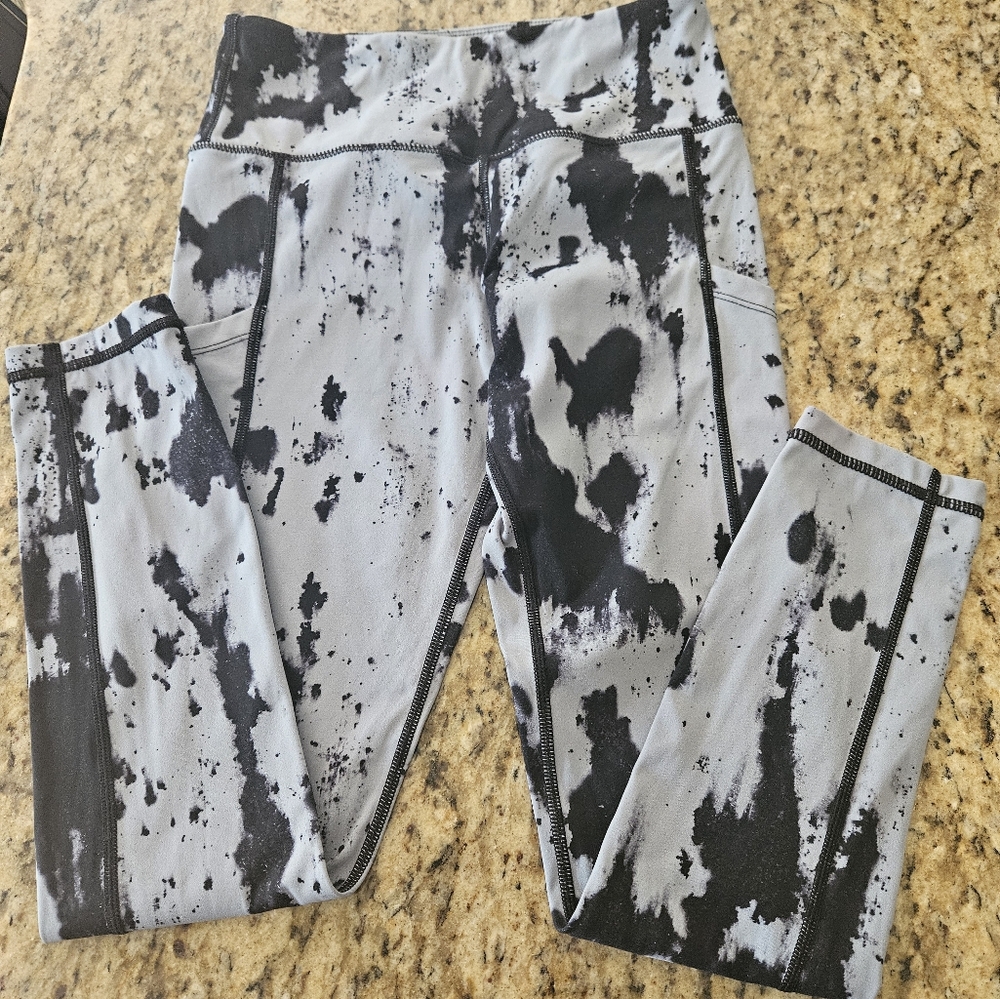 Black and Gray Patterned Leggings ZYIA size 2. Excellent Used Condition